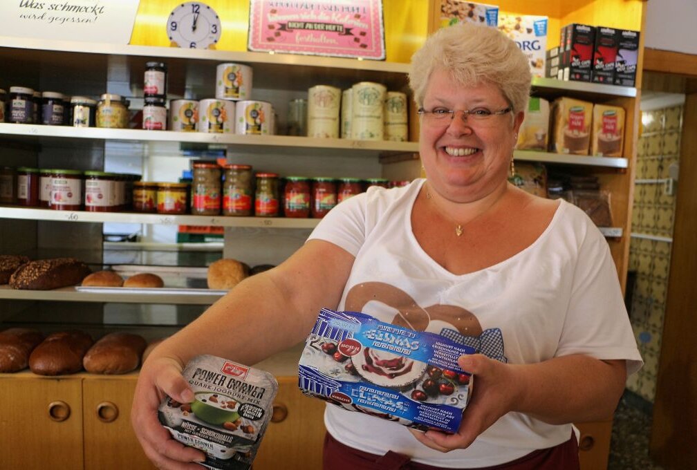 Pausa: Laden rettet Lebensmittel vor Verfall - Petra Austel freut sich, dass sie wieder im Laden steht. Foto: Simone Zeh