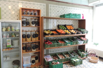 Peace Food öffnet wieder seine Türen, ausgerechnet im ehemaligen Fleischer - Gäste finden bereits im Eingangsbereich saisonale und regionale Produkte. Foto: Vu Van Pham