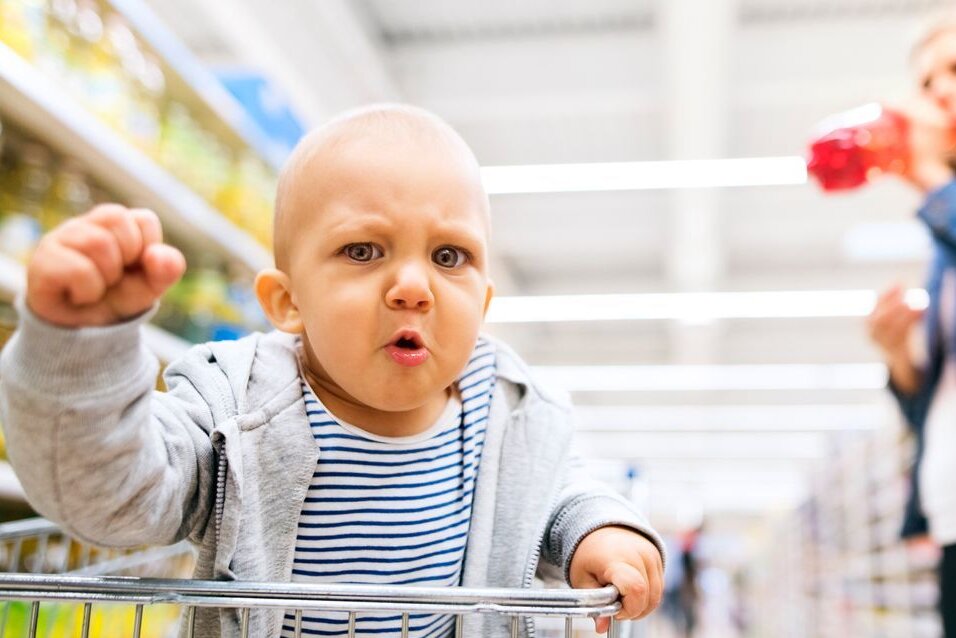 Peinliche Momente, die nur mit Kindern passieren - Im Supermarkt bockige Kinder zu erleben, ist ja schon fast keine Seltenheit mehr ... Wenn sie aber dann noch zu kleinen Dieben werden, kann es ganz schön peinlich werden.