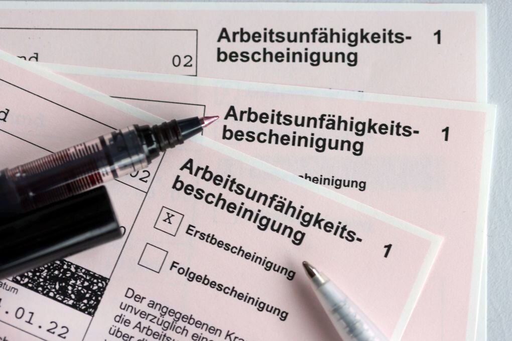 Personalmangel: Krankenkasse warnt vor Gesundheitsrisiken - Laut einer Berlin weiten Untersuchung der DAK war der Krankenstand vergangenes Jahr in Berufen mit besonderem Fachkräftemangel deutlich erhöht.