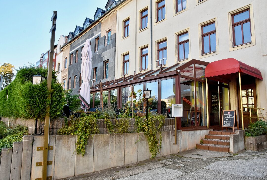 Personalmangel: Restaurant in Chemnitz muss schließen - Das "Tapalino" auf der Straße der Nationen ist geschlossen. Der Betreiber sucht einen Nachfolger. Fotos: Steffi Hofmann