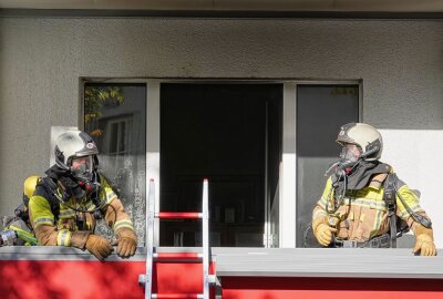 Pflegebett brennt: Mann erleidet schwerste Brandverletzungen - In Dresden kam es zu einem Wohnungsbrand, bei dem acht Personen verletzt wurden. Foto: Roland Halkasch