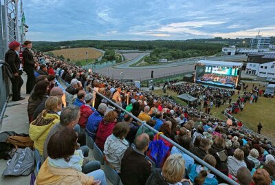 Besico-Tribüne und Sachsenring sind auch eine gute Konzert-Location, wie 2014 und 2018 bewiesen wurde. Foto: Markus Pfeifer