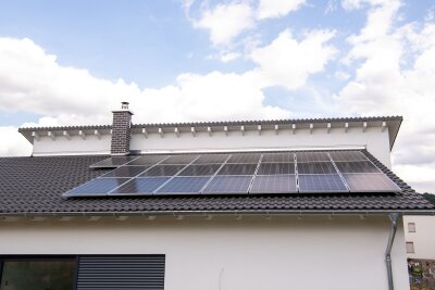 Photovoltaikanlage lässt sich ab 35 Euro im Jahr versichern - Es ist ratsam, die Photovoltaikanlage mit geeigneten Versicherungen abzusichern, um mögliche Risiken zu minimieren.