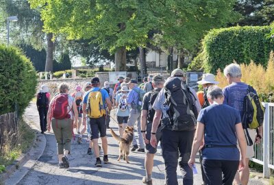 Pilgermarathon führte von Hundshübel nach Rodewisch - In Hundshübel ist heute eine Pilgerwanderung gestartet, die bis nach Rodewisch führte. Foto: Ralf Wendland