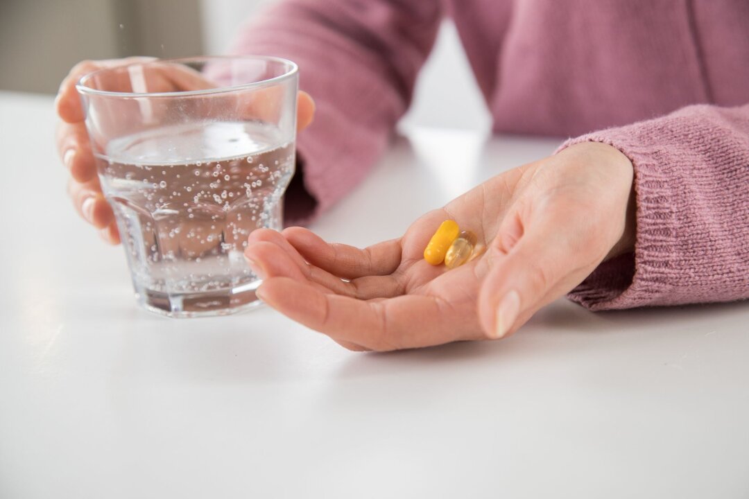 Pillen fürs Gelenk: Schmerzhaftes Testergebnis - Nahrungsergänzungsmittel sind laut der Stiftung Warentest keine wirksame Hilfe bei Gelenkbeschwerden.