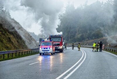 PKW auf Autobahnzubringer ausgebrannt - Ein Auto ging auf der S258 bei Zwönitz in Flammen auf. Foto:  André März