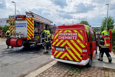 In Chemnitz brannte ein PKW. Foto: Harry Härtel / haertelpress