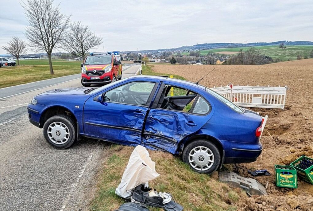 PKW-Fahrer wird bei Unfall in Zschopau schwer verletzt - In Zschopau kam es zu einem schweren Verkehrsunfall. Foto: Harry Härtel