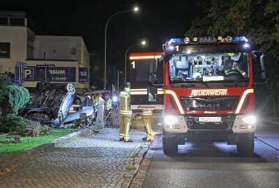 PKW überschlägt sich: 10.000 Euro Sachschaden - Am Sonntagabend kam es in Dresden zu einem Verkehrsunfall mit einem PKW. Foto: Roland Halkasch