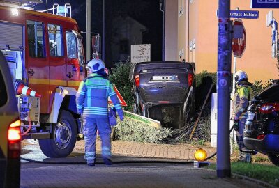 PKW überschlägt sich: 10.000 Euro Sachschaden - Am Sonntagabend kam es in Dresden zu einem Verkehrsunfall mit einem PKW. Foto: Roland Halkasch