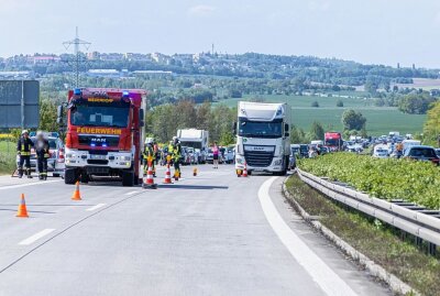 PKW-Überschlag auf A72: Drei Personen schwer verletzt - Auf der A72 kam es heute zu einem schweren Unfall. Foto: André März