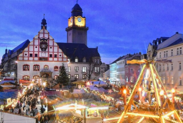 Plauen: Traditionelle Weihnachtsmarkteröffnung mit Licht'l-Umzug - Der Plauener Weihnachtsmarkt wird am 22. November eröffnet. Foto: Andreas Wetzel / Archiv