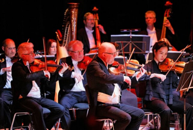 Plauener Musentempel lockt mit besonderen Konzertabenden - An den beiden Konzertabenden wollen die Clara-Schumann-Philharmoniker ihre Klasse unter Beweis stellen. Foto: Thomas Voigt