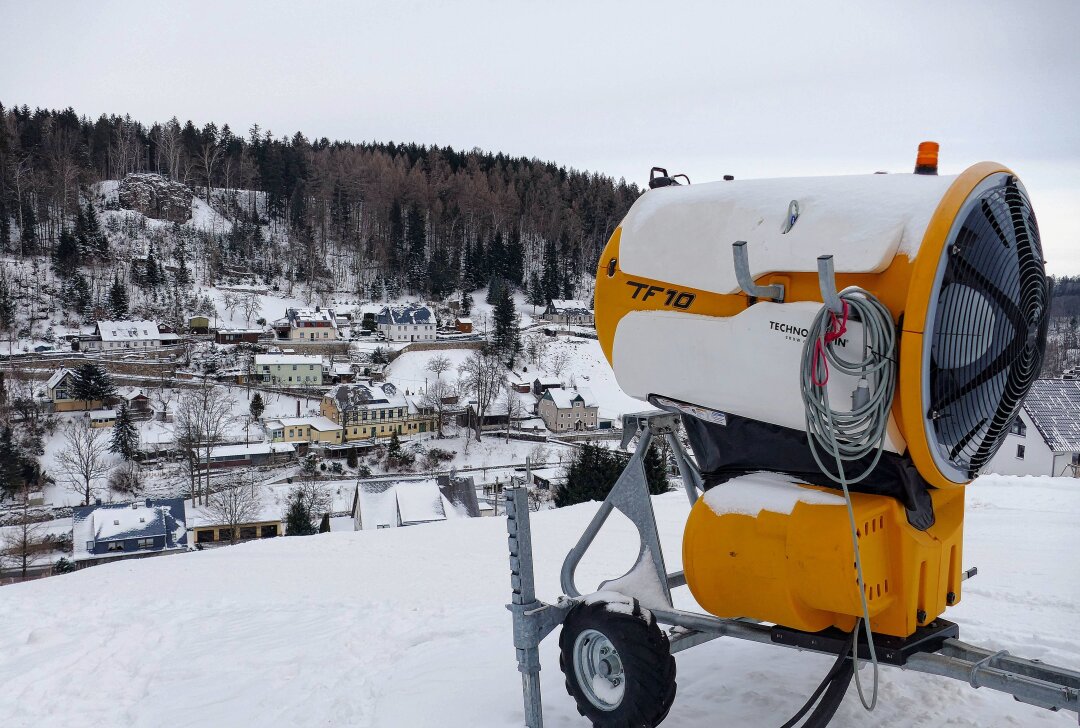 Pobershauer Skihang für Pistengaudi gerüstet - Die Schneekanone musste immer nur kurzzeitig wegen milder Temperaturen beziehungsweise starkem Wind ausgeschaltet werden. Foto: Andreas Bauer