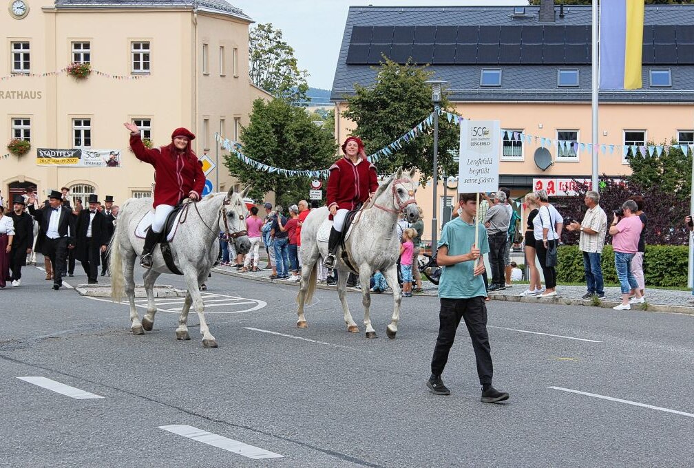 Pockau-Lengefeld: Stadtfest endet mit grandiosem Festumzug - Reiter und Ritter suchten in Lengefeld eine neue Heimat. Foto: Jana Kretzschmann