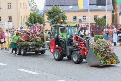 Pockau-Lengefeld: Stadtfest endet mit grandiosem Festumzug - Es grünt und blüht in üppiger Fülle - hier der Gartenbau Trautzsch. Foto: Jana Kretzschmann