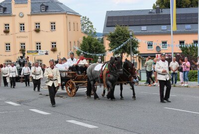 Pockau-Lengefeld: Stadtfest endet mit grandiosem Festumzug - Auch die FFW hat im Stadtgebiet schon sehr lange Tradition. Foto: Jana Kretzschmann