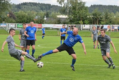 Der VfB Grünhain Beierfeld hat sich im Sachsenpokal dem Oberlungwitzer SV geschlagen geben müssen - am Ball der Grünhainer Max Clauß. Foto: Ramona Schwabe
