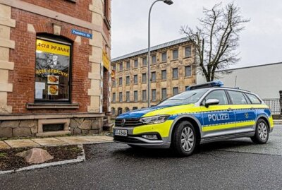 Polizei ermittelt wegen versuchten Raubes aus Schnellimbiss - Polizei ermittelt wegen versuchten Raubes aus einem Schnellimbiss in Falkenstein. Foto: David Rötzschke