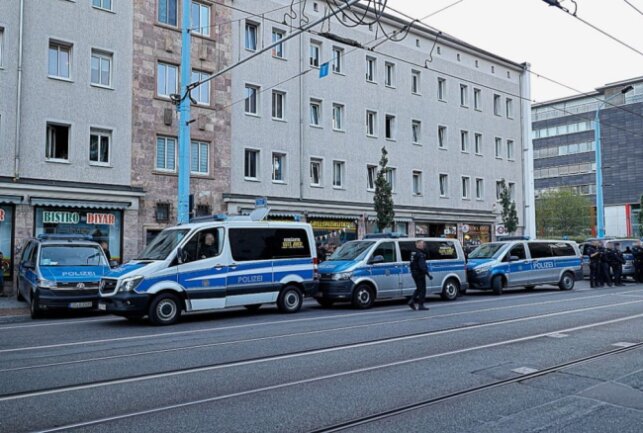 Am Donnerstagabend kam es zu einem großen Polizeieinsatz in der Reitbahnstraße in Chemnitz. Foto: Harry Härtel