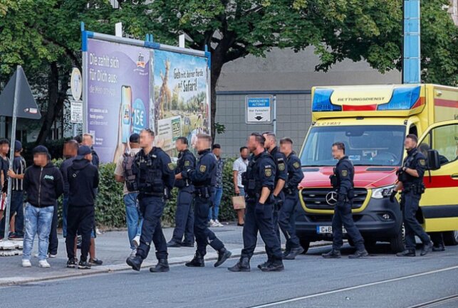Am Donnerstagabend kam es zu einem großen Polizeieinsatz in der Reitbahnstraße in Chemnitz. Foto: Harry Härtel