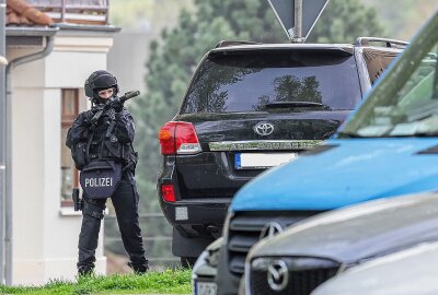 Polizei-Großeinsatz in Meerane: Was ist geschehen? - Polizei-Großaufgebot in Meerane. Foto: Andreas Kretschel