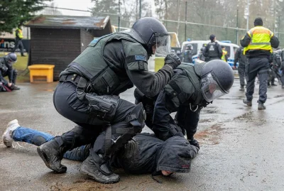 Polizei übt Umgang mit gewaltbereiten Hooligans - Polizei übt Umgang mit gewaltbereiten Hooligans. Foto: B&S David Rötzschke