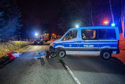 Polizeiauto erfasst Moped: Rettungshubschrauber im Einsatz - Zwischen einem Polizeiauto und einem Moped kam es zu einem Verkehrsunfall. Foto: xcitepress