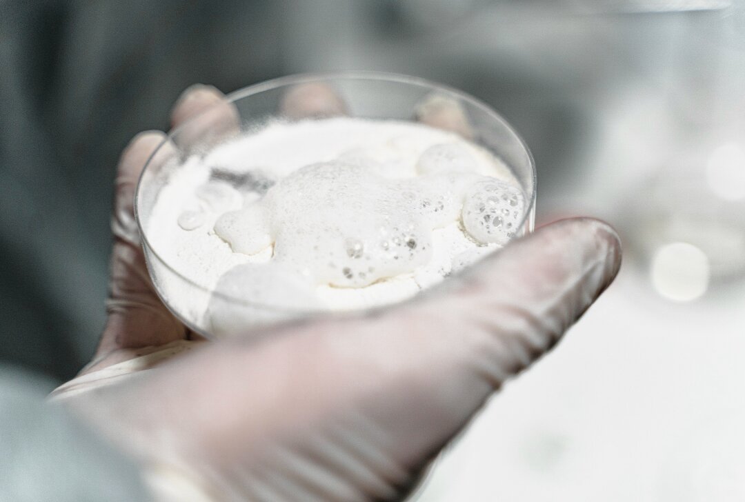 Polizeibeamte entdecken Kokain in gefundenem Handy - Symbolbild. Foto: Pexels
