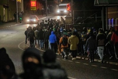 Polizeieinsätze nötig: Corona-Demonstrationen in mehreren Städten Sachsens - Polizeieinsätze wegen Versammlungen und unerlaubten Zusammenkünften. Foto: B&S/Bernd März