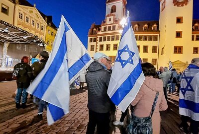 Polizeieinsatz in der Chemnitzer Innenstadt am Dienstagabend - Am Dienstag fand in Chemnitz auf dem Markt eine Solidaritätskundgebung für Israel statt. Foto: Harry Härtel