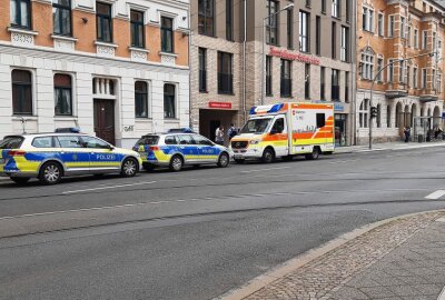 Polizeieinsatz in Leipzig: Körperverletzung am Ärztehaus - Polizeieinsatz nach Körperverletzung in Leipzig. Foto: Anke Brod