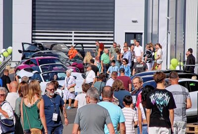 Porsche Werkzeugbau feierte am Samstag sein 125-jähriges Bestehen - Am Samstag feierte die Porscheniederlassung in Schwarzenberg ihr 125-Jähriges Bestehen. Foto: Andre März