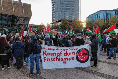 Pro-Palästina-Demonstranten versammeln sich in Leipzig - Mehrere hundert Personen versammeln sich in Leipzig. Foto: Archeopix
