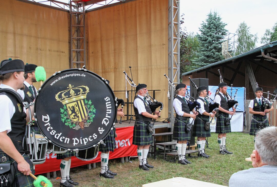 Programm während Harthaer Heimatfest sorgt für Unterhaltung - Dresdner Pipes & Drums treten im Festzelt auf. Foto: Andrea Funke