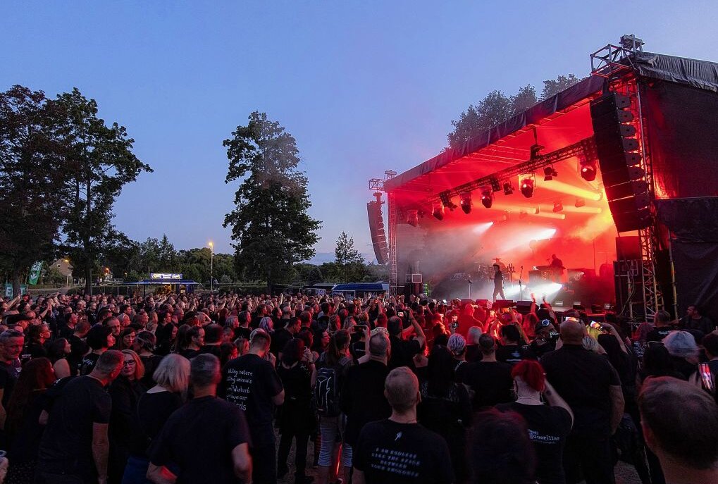 "Project Pitchfork" lockte viele Fans in den Gründelpark. Foto: Markus Pfeifer