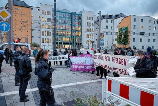 Protest am Montagabend in Chemnitz mit mehreren Tausend Teilnehmern - Montagprotest in Chemnitz von "Chemnitz steht auf". Foto: Harry Härtel
