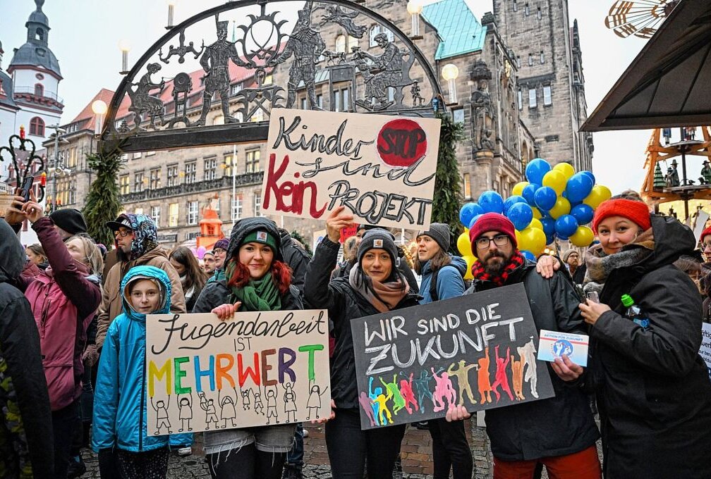 Protest gegen finanzielle Kürzungen - Bei der Aktion gegen die Sparpläne und die Kürzungen im Bereich der Jugendhilfe. Foto: Andreas Seidel