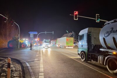 Erneuter Bauernprotest im Erzgebirge: Autobahnauffahrt Hartenstein betroffen.