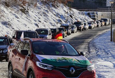 Protest per Autokorso: 125 Fahrer folgen Aufruf von erzgebirgischer Bürgerinitiative - In erster Linie nahmen diesmal aber Fahrer mit ihren Pkw teil. Foto: Andreas Bauer