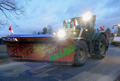 Protestaktion: Drebacher wollen jeden Donnerstag Zeichen setzen - Auf den Fahrzeugen waren oft klare Botschaften zu lesen. Foto: Andreas Bauer