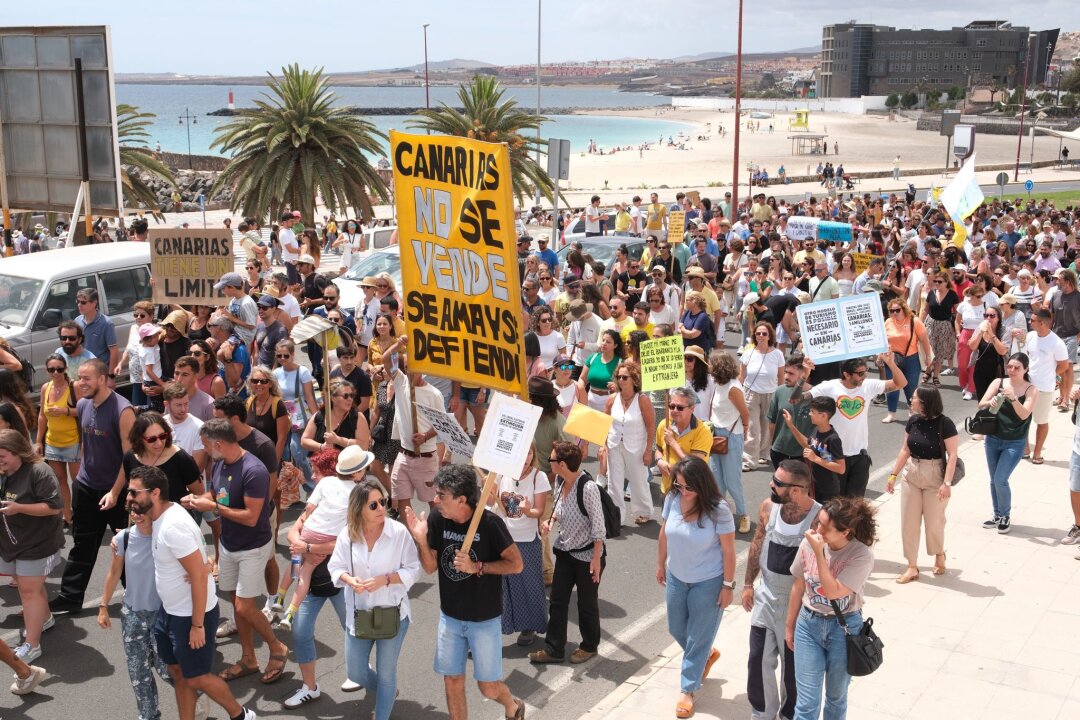 Proteste gegen den Massentourismus auf den Kanaren - Demonstration gegen das Massentourismusmodell auf Fuerteventura.