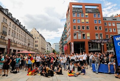 Public Viewing zur EM: Chemnitzer City wird im Juni zur Fußball-Zone - Ab14. Juni können Fußballfans die deutschen Kicker in der City anfeuern. Foto: Harry Härtel/Archiv