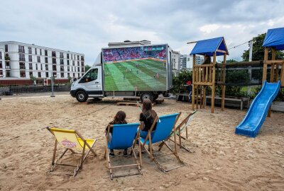 Public Viewing zur EM: Wo Chemnitzer gucken können - Am Uferstrand lässt sich das Fußballspektakel bei Beach-Feeling genießen. Foto: Ralph Kunz