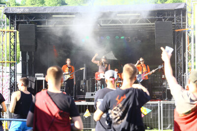 Pulsierende Festivalstimmung: "Project Phil Festival" feiert in Mildenau - Audio Aktiv heizten den Fans ein. 