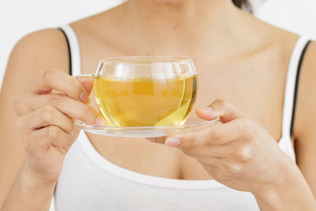 Pulver, Kapseln, Tee: Warum Detox-Produkte schaden können - Tees mit "Detox"-Effekt können entwässernd wirken und wichtige Mineralstoffe aus dem Körper schwemmen.