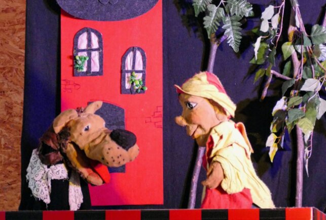 Puppen übernehmen in Gelenau wieder das Kommando - In seinem aktuellen Stück räumt der Kasper im Märchenwald auf. Foto: Andreas Bauer
