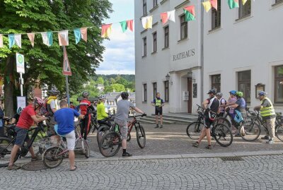 Radtour: 10. Radl-Ohmd startet heute in Lößnitz - In Lößnitz startet heute der 10. Radl-Ohmd - Treffpunkt ist am Rathaus. Foto: Ralf Wendland