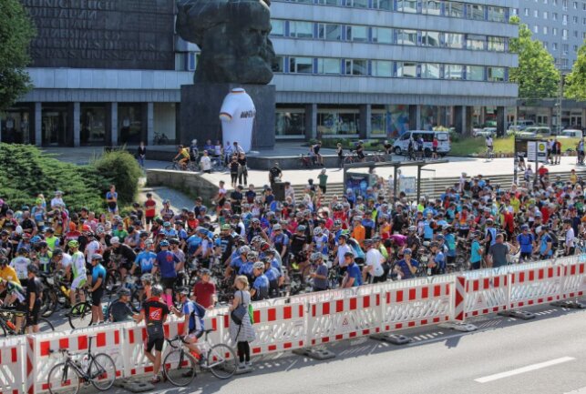 1.000 Radfahrer gingen beim Fichtelbergradmarathon in Chemnitz an der Start. Foto: Katja Lippmann-Wagner
